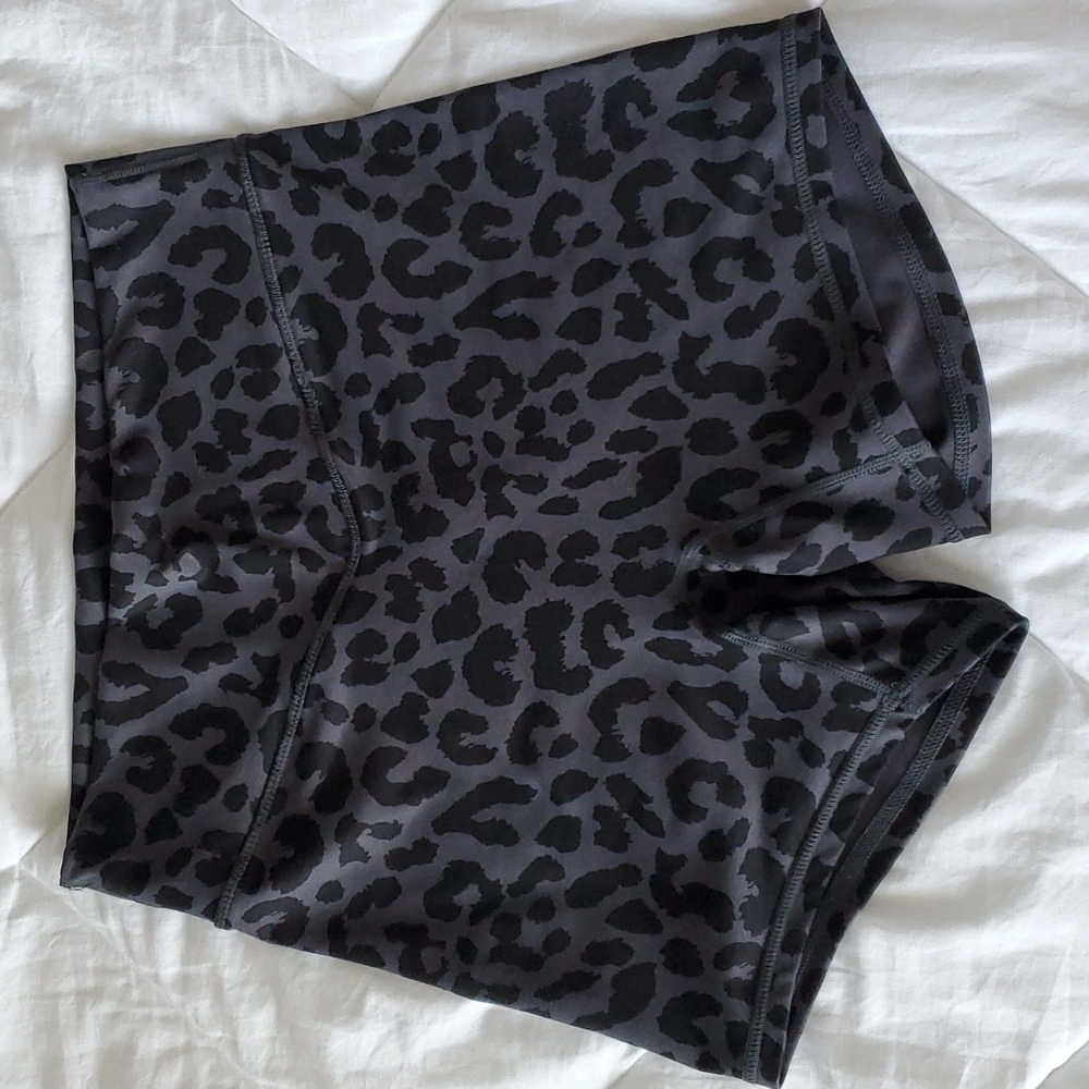 The Ascend Short - King Cheetah Midnight
